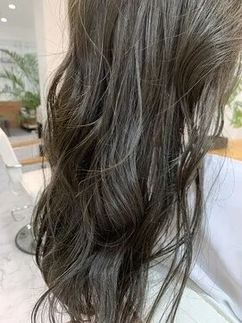 赤みなしカーキカラー